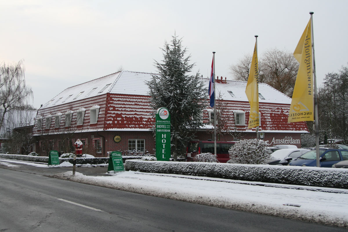 NordWest-Hotel Amsterdam Winter Außenansicht Tag